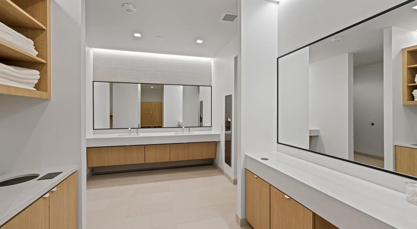 High-Rise Apt Raleigh Free Parking & Sunset View 1 Екстер'єр фото