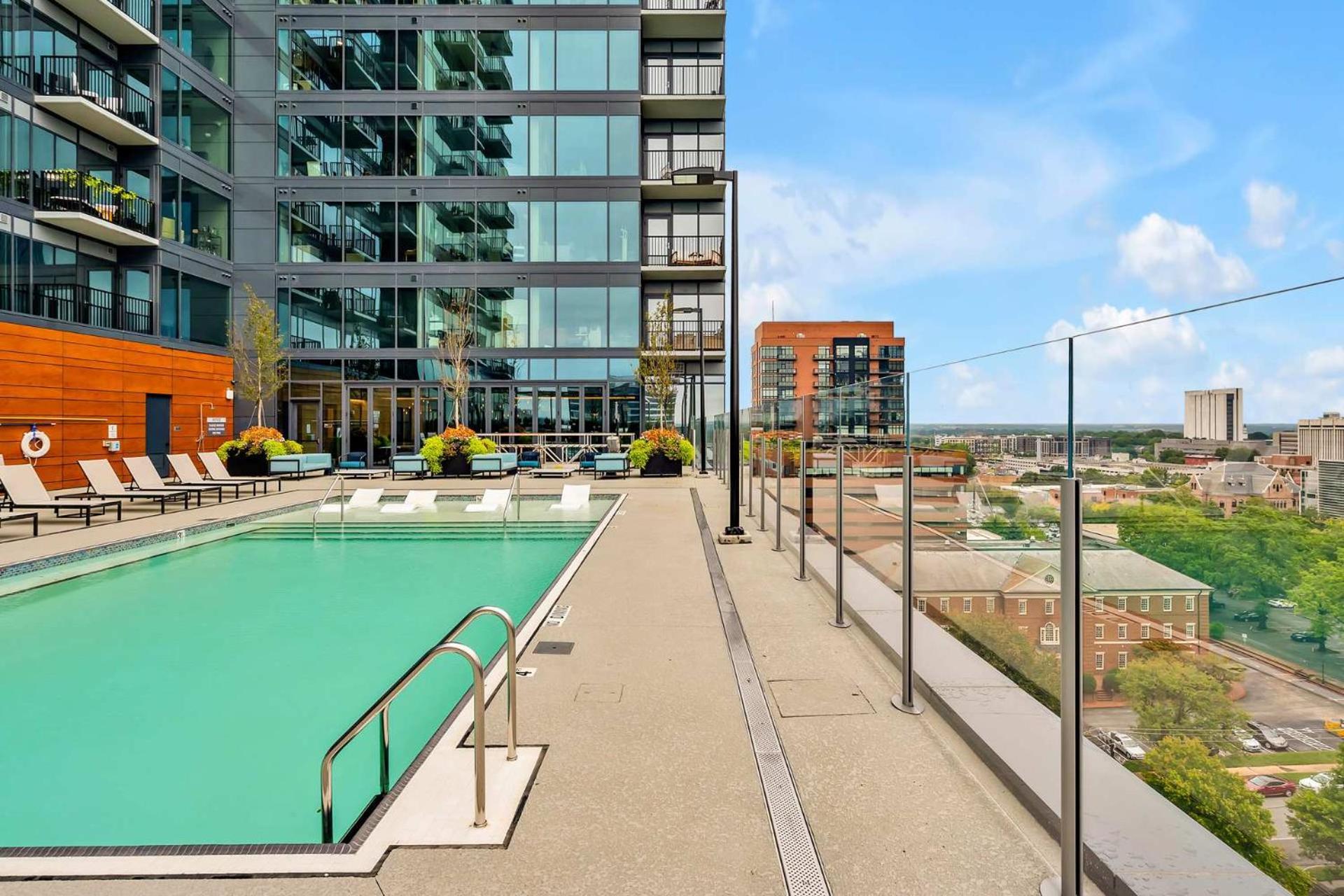High-Rise Apt Raleigh Free Parking & Sunset View 1 Екстер'єр фото