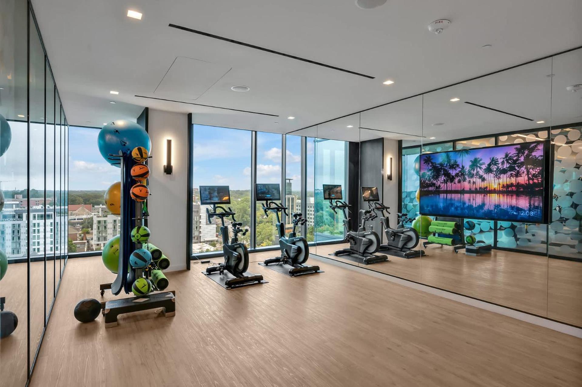 High-Rise Apt Raleigh Free Parking & Sunset View 1 Екстер'єр фото
