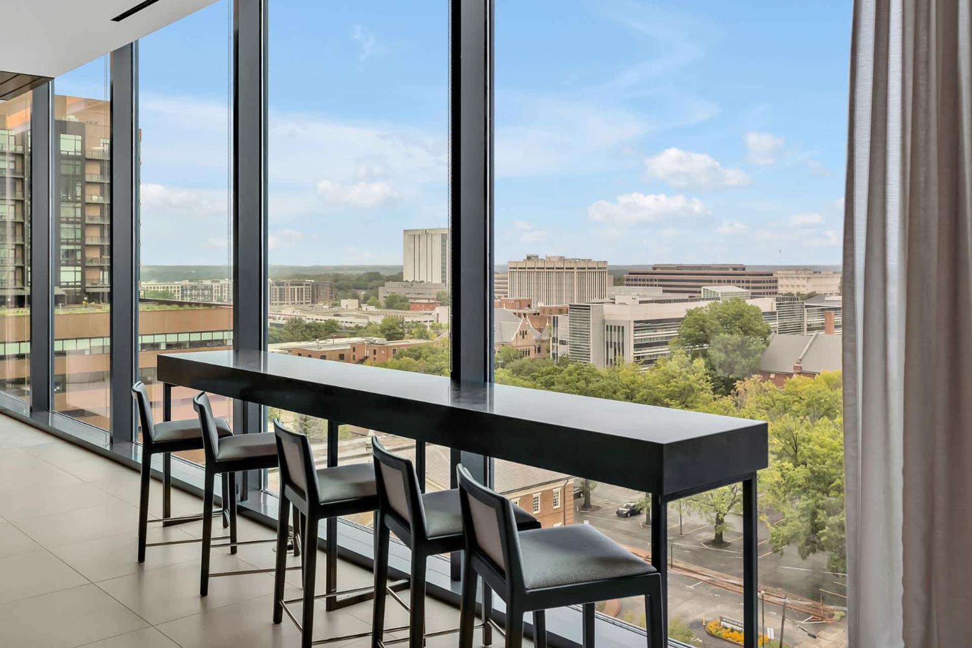 High-Rise Apt Raleigh Free Parking & Sunset View 1 Екстер'єр фото