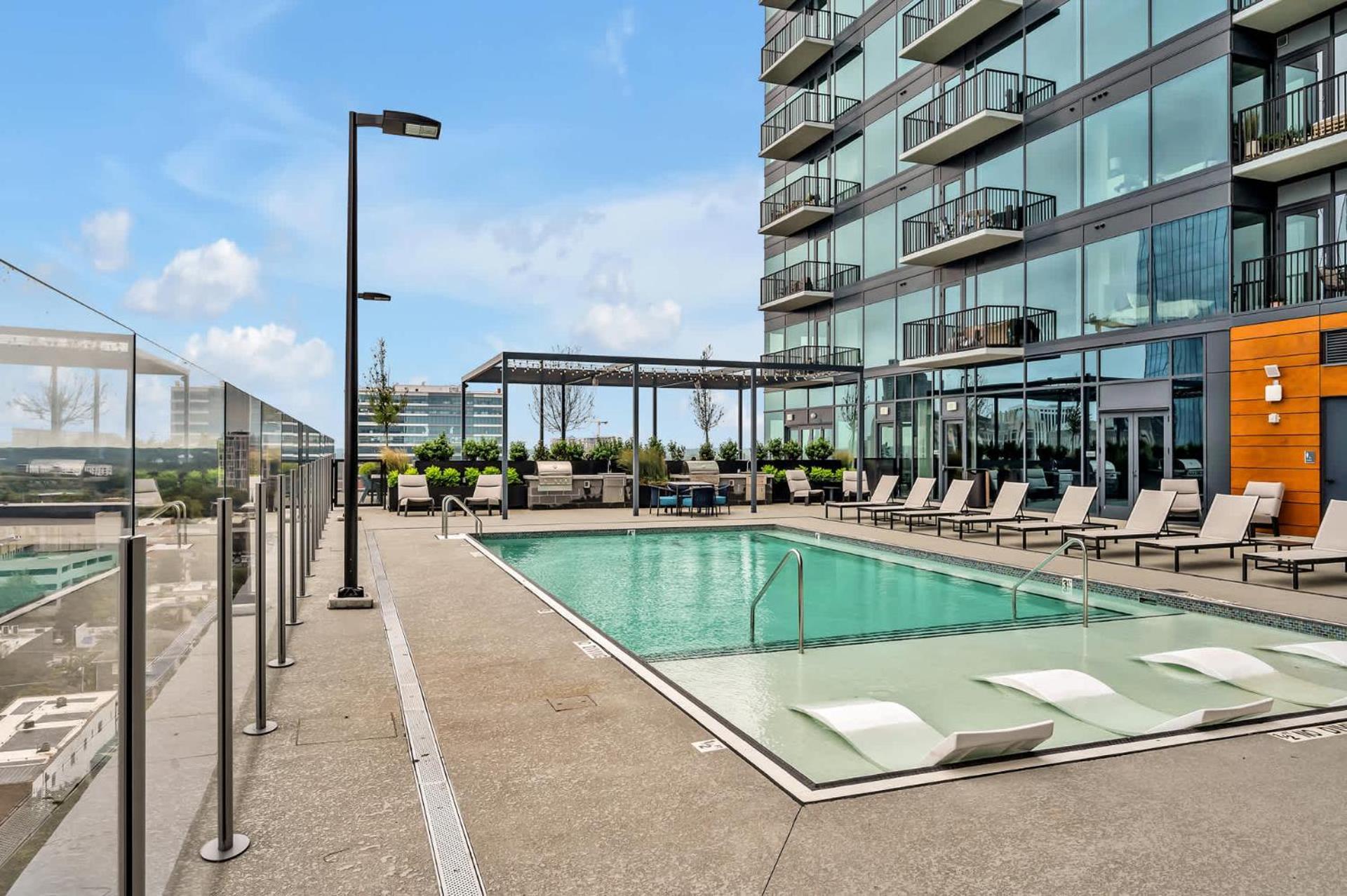 High-Rise Apt Raleigh Free Parking & Sunset View 1 Екстер'єр фото