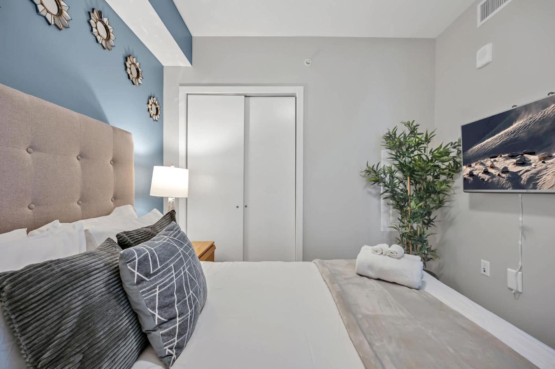 High-Rise Apt Raleigh Free Parking & Sunset View 1 Екстер'єр фото
