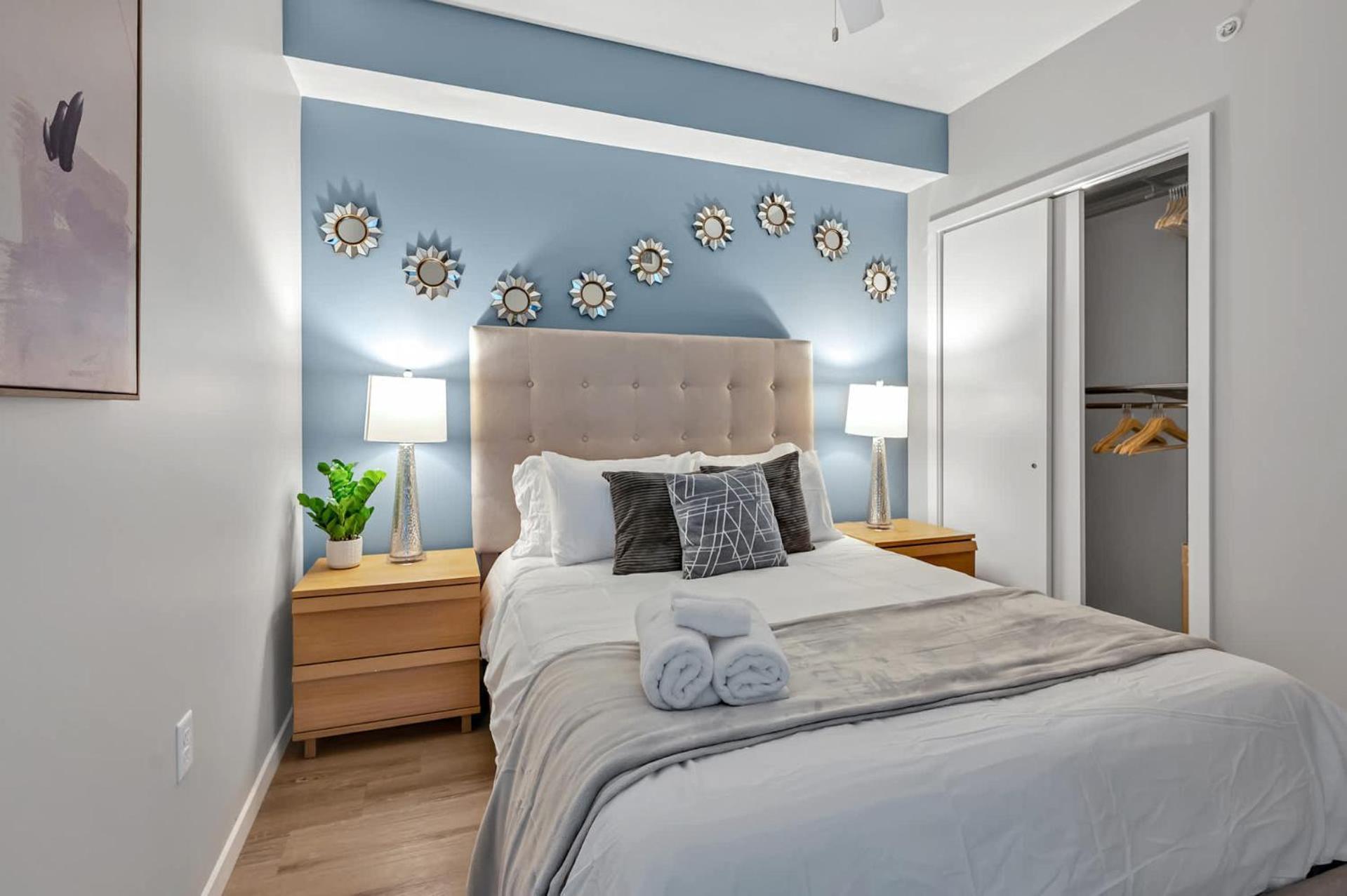 High-Rise Apt Raleigh Free Parking & Sunset View 1 Екстер'єр фото