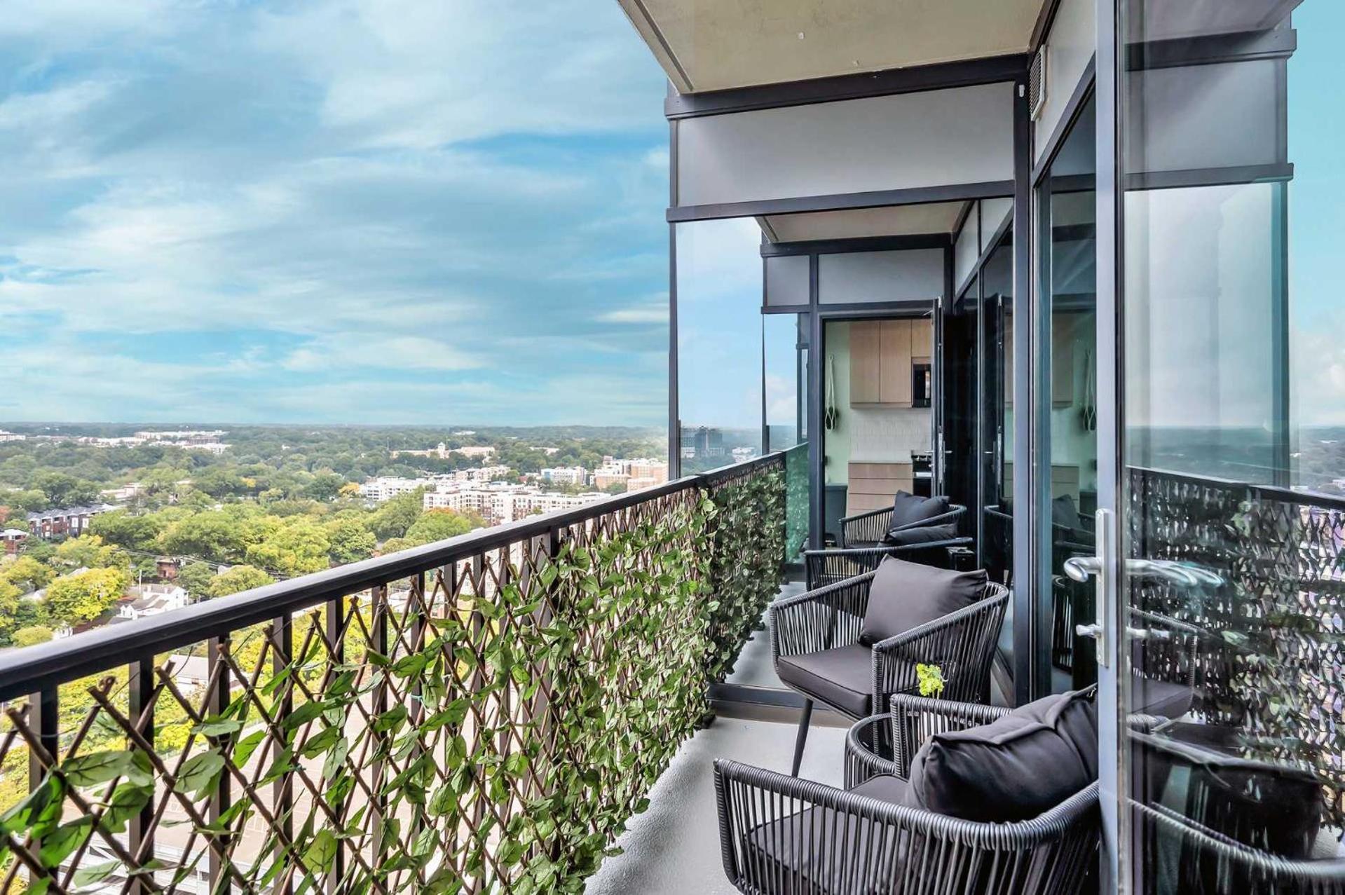 High-Rise Apt Raleigh Free Parking & Sunset View 1 Екстер'єр фото